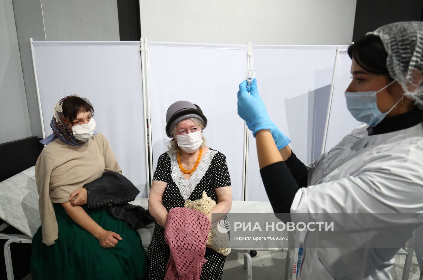 Введение обязательной вакцинации пожилых от Covid-19 в части регионов России