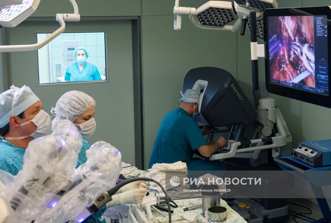 Применение нового робота-хирурга Da Vinci в больнице Краснодара