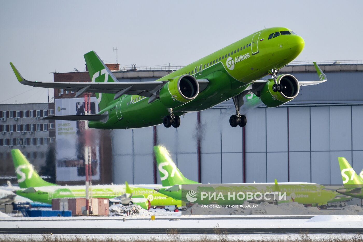 Самолёты в аэропорту Новосибирска