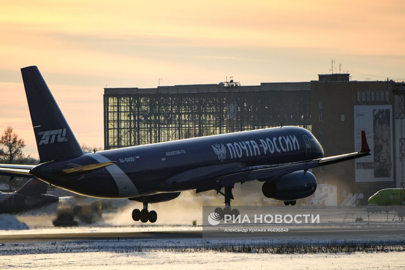 Самолёты в аэропорту Новосибирска