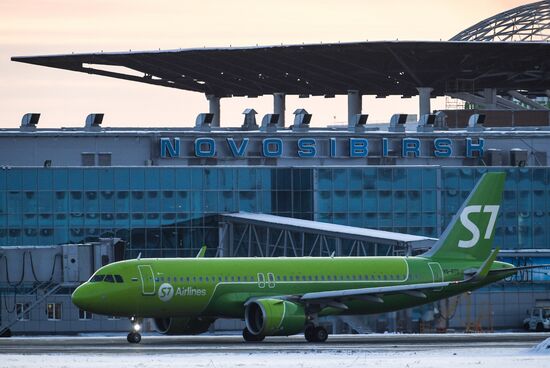 Самолёты в аэропорту Новосибирска