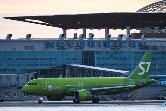 Самолёты в аэропорту Новосибирска