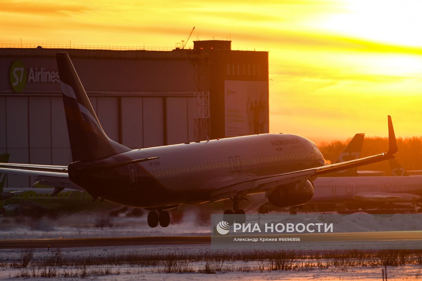 Самолёты в аэропорту Новосибирска