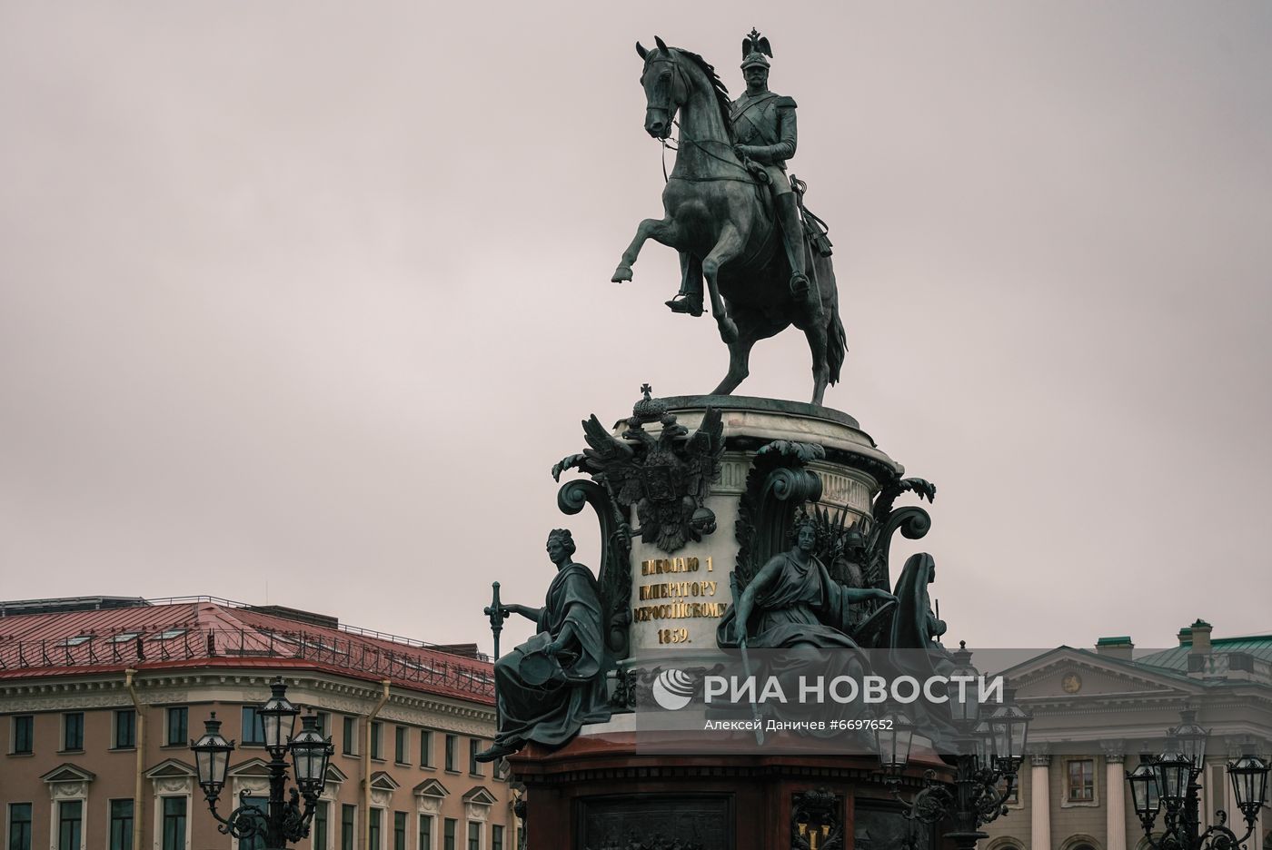Памятник Николаю I после реставрации в Санкт-Петербурге