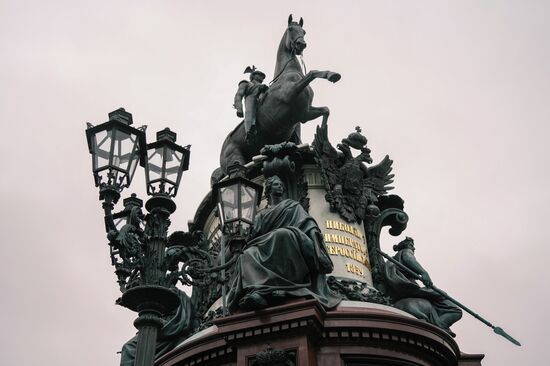 Памятник Николаю I после реставрации в Санкт-Петербурге