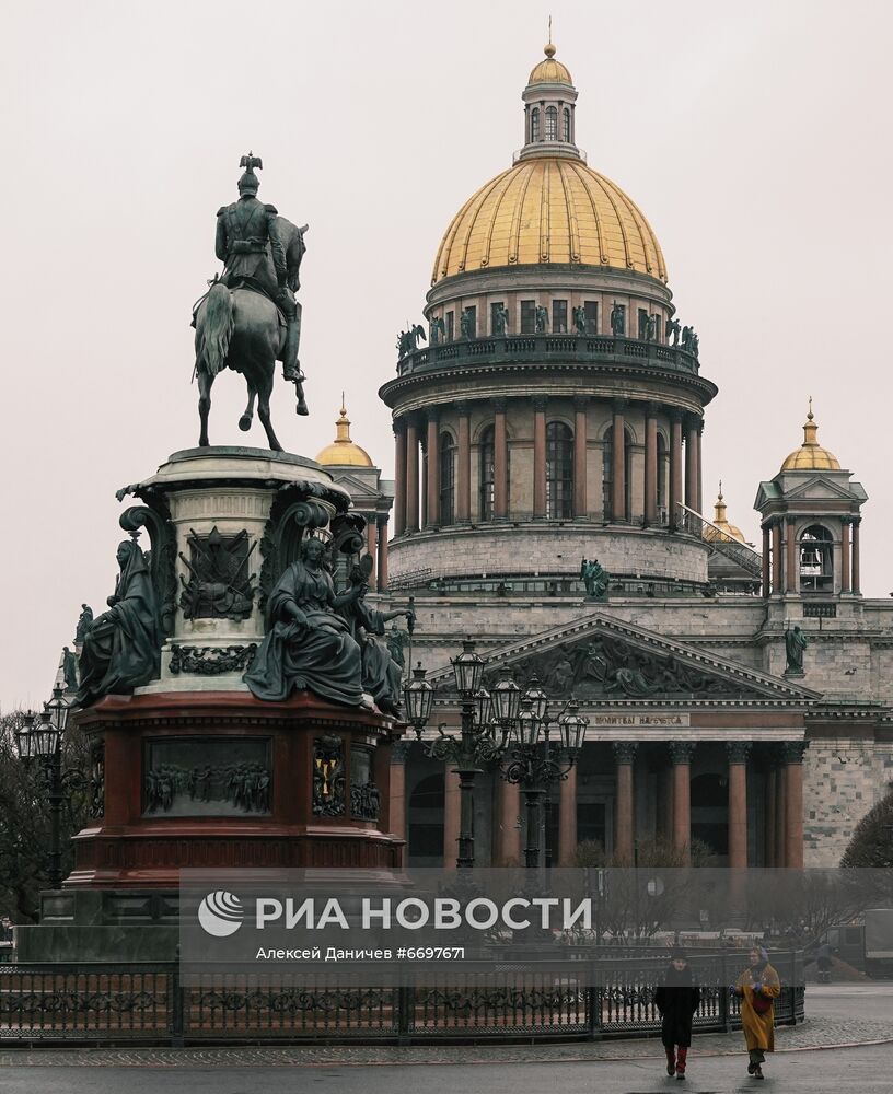 Памятник Николаю I после реставрации в Санкт-Петербурге