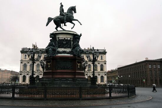 Памятник Николаю I после реставрации в Санкт-Петербурге
