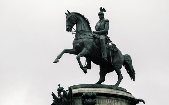 Памятник Николаю I после реставрации в Санкт-Петербурге