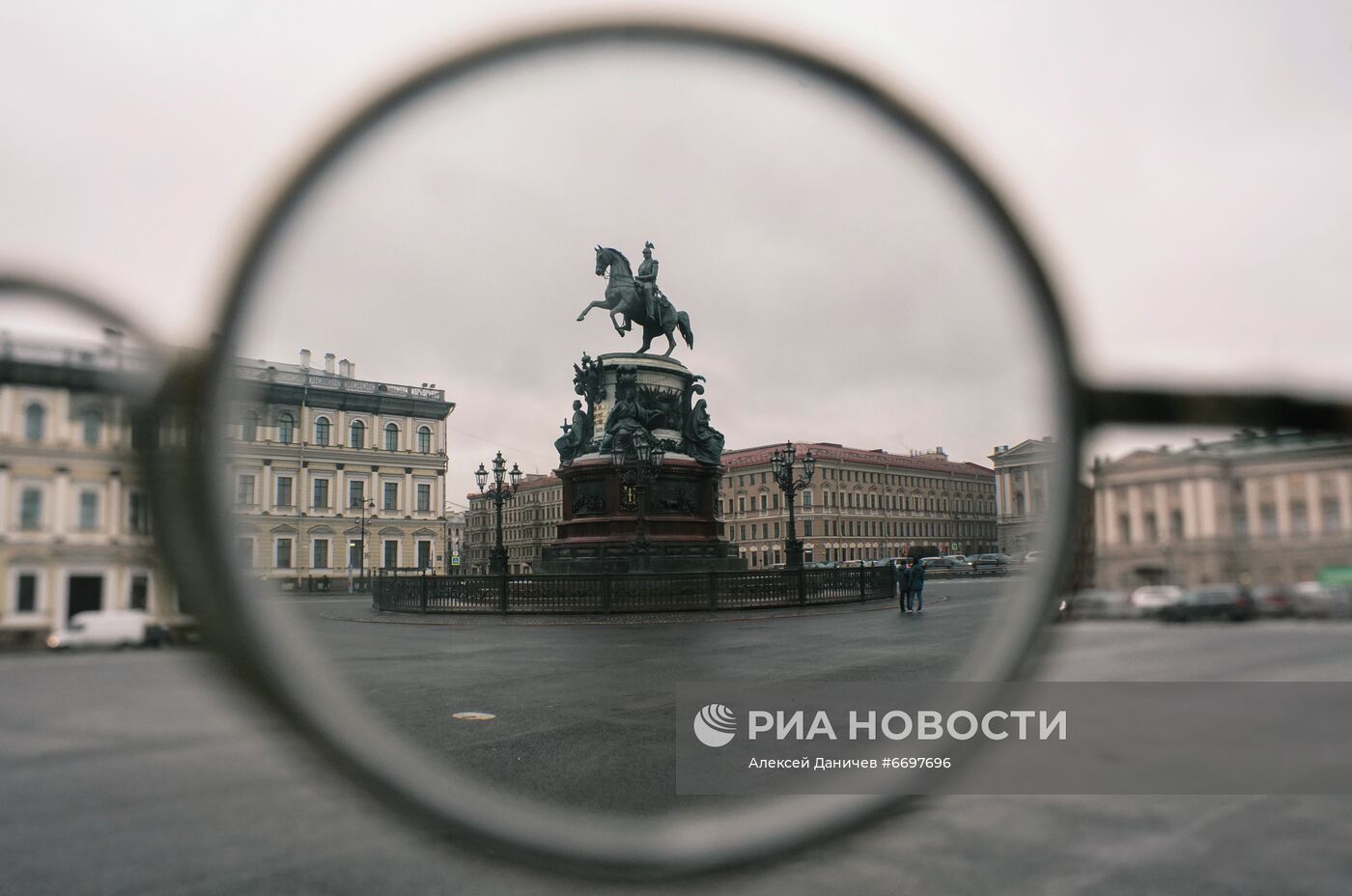 Памятник Николаю I после реставрации в Санкт-Петербурге