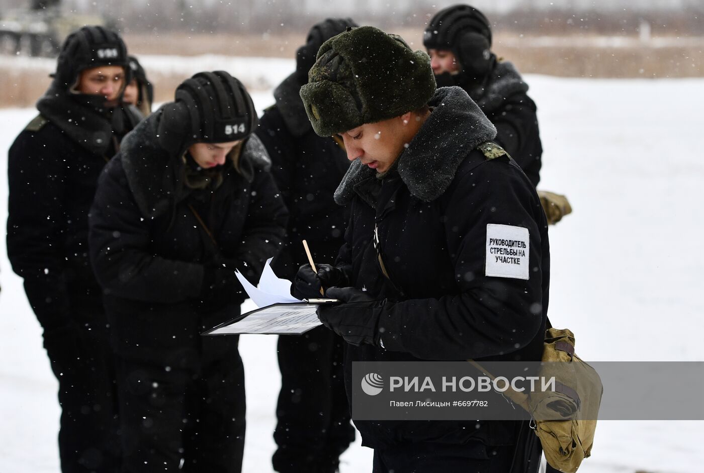 Выпускные экзамены у курсантов учебного центра ЦВО в Свердловской области