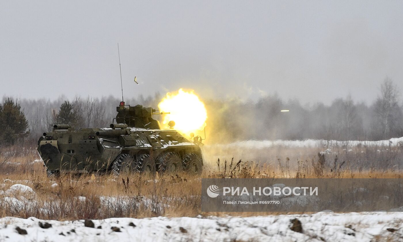 Выпускные экзамены у курсантов учебного центра ЦВО в Свердловской области