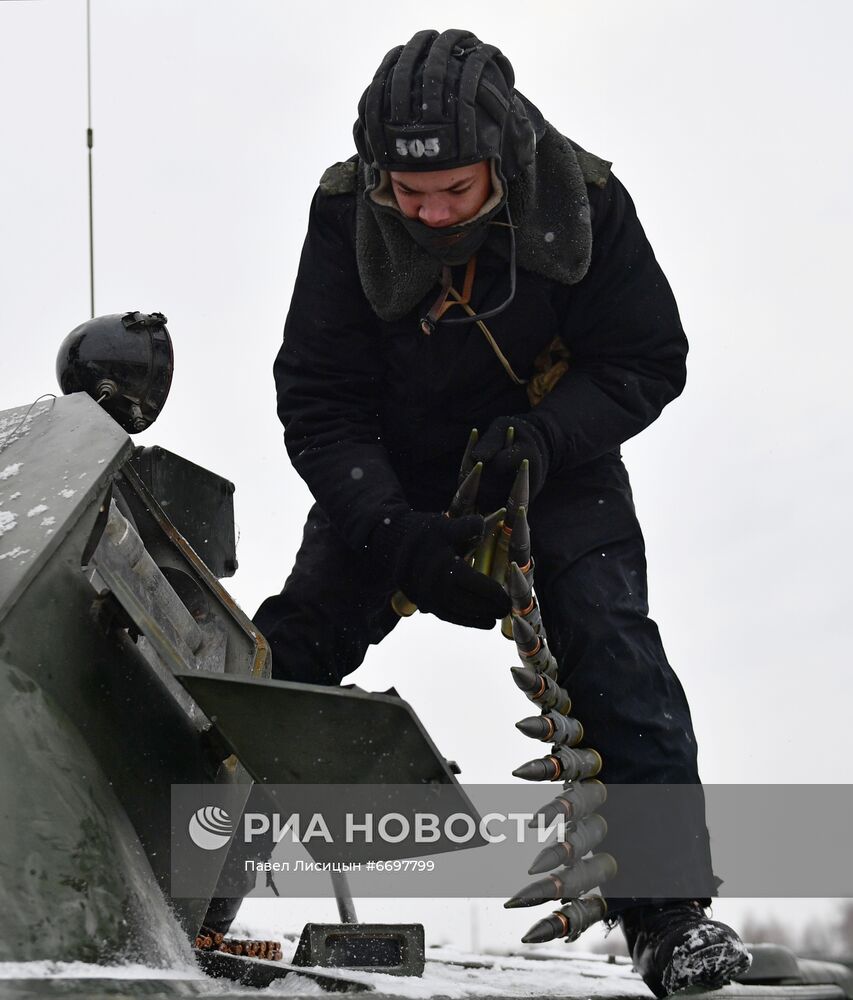 Выпускные экзамены у курсантов учебного центра ЦВО в Свердловской области