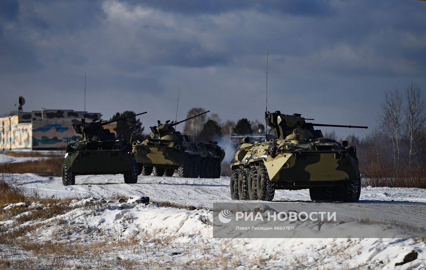 Выпускные экзамены у курсантов учебного центра ЦВО в Свердловской области