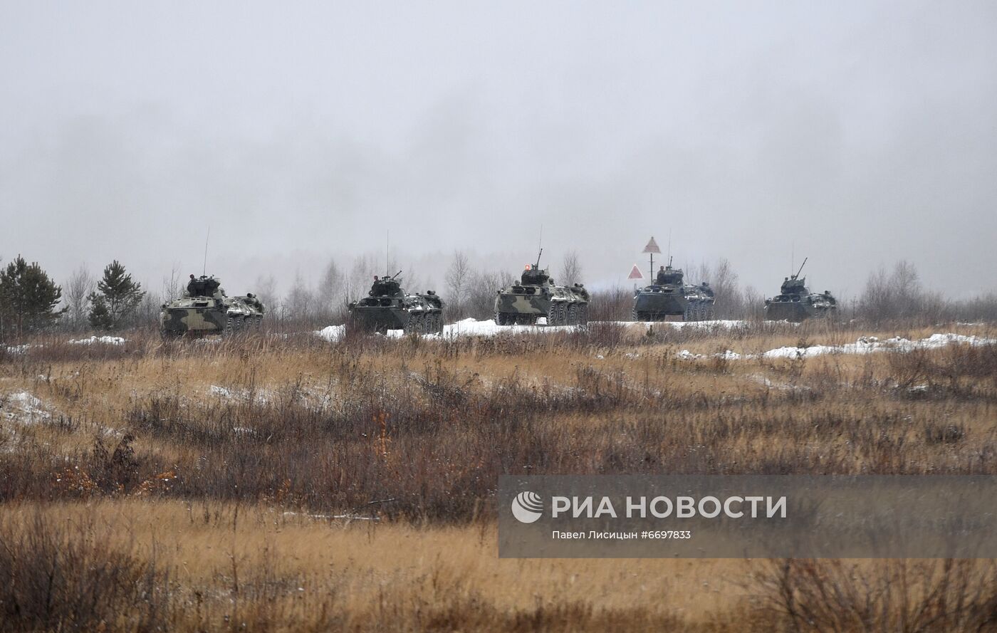Выпускные экзамены у курсантов учебного центра ЦВО в Свердловской области