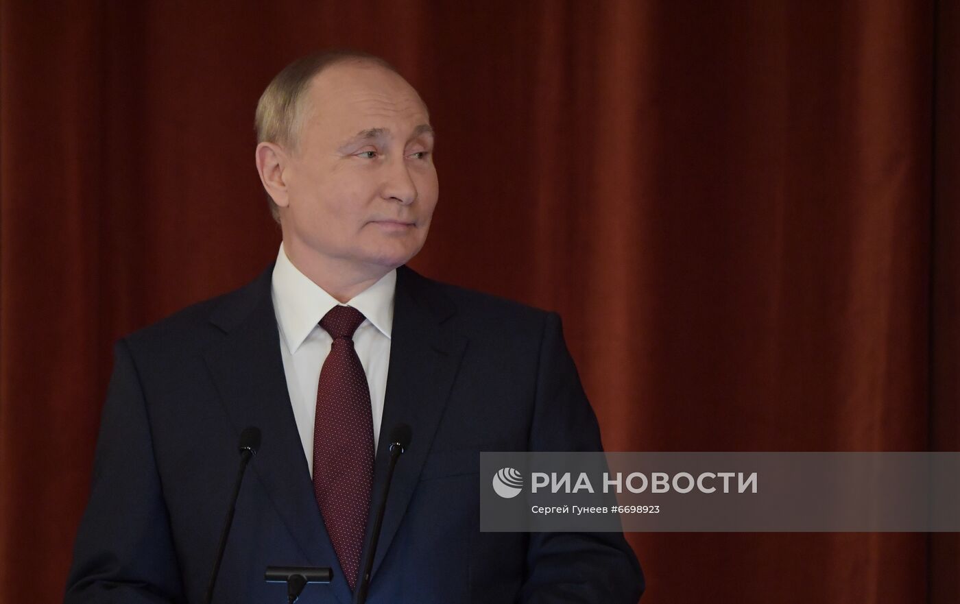 Президент РФ В. Путин принял участие в расширенном заседании коллегии Министерства иностранных дел
