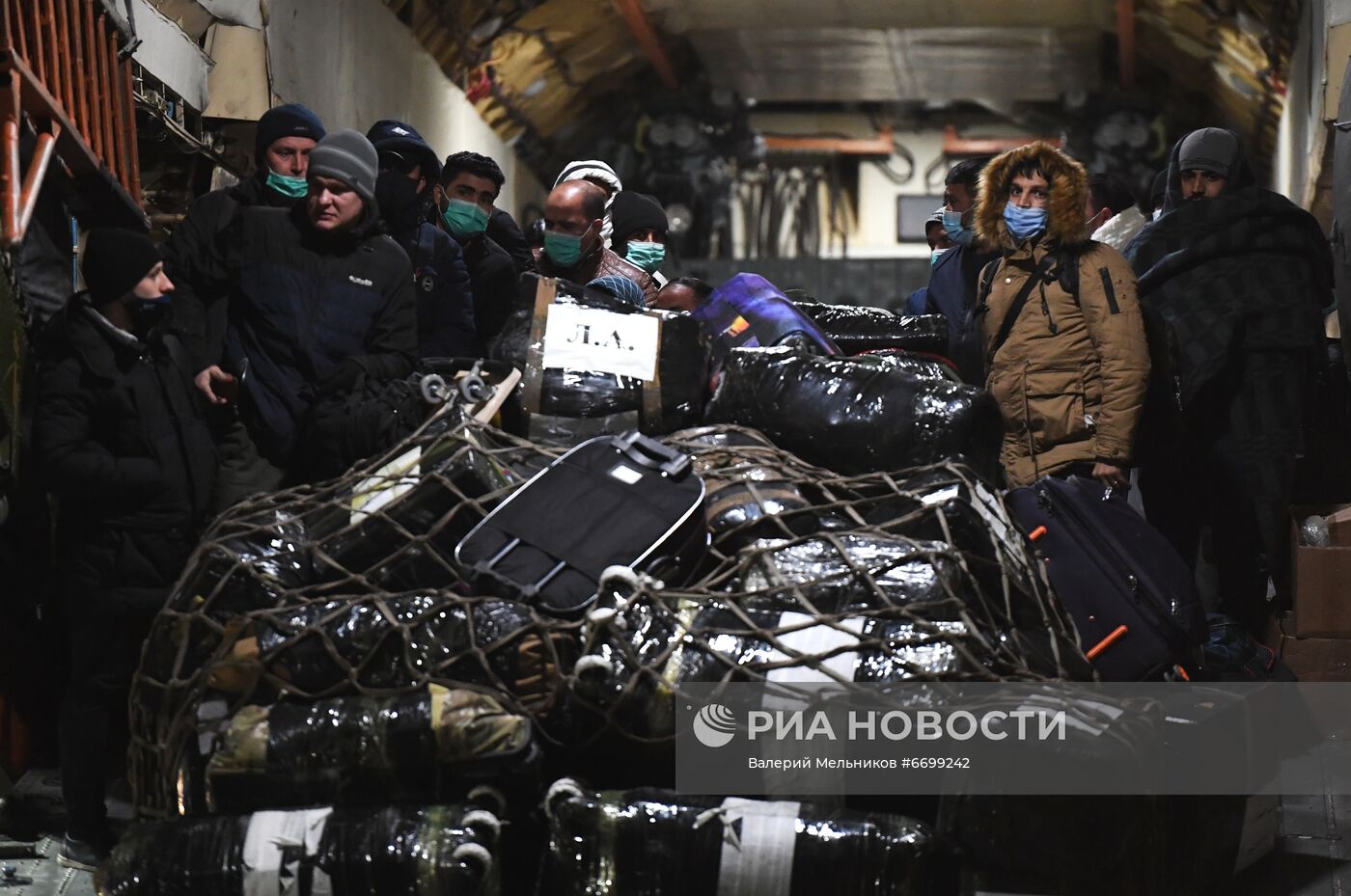 Российские военные эвакуировали граждан РФ и других стран из Афганистана