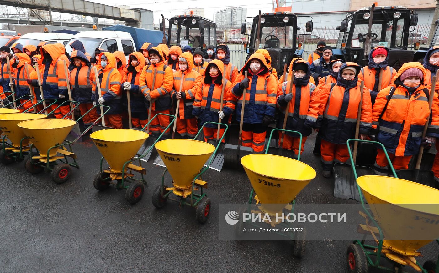 Демонстрация готовности коммунальных служб Москвы к зимнему сезону