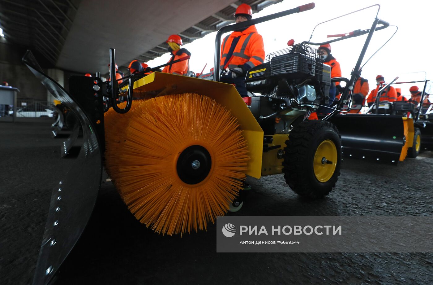 Демонстрация готовности коммунальных служб Москвы к зимнему сезону