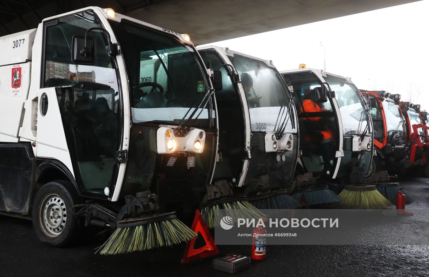 Демонстрация готовности коммунальных служб Москвы к зимнему сезону