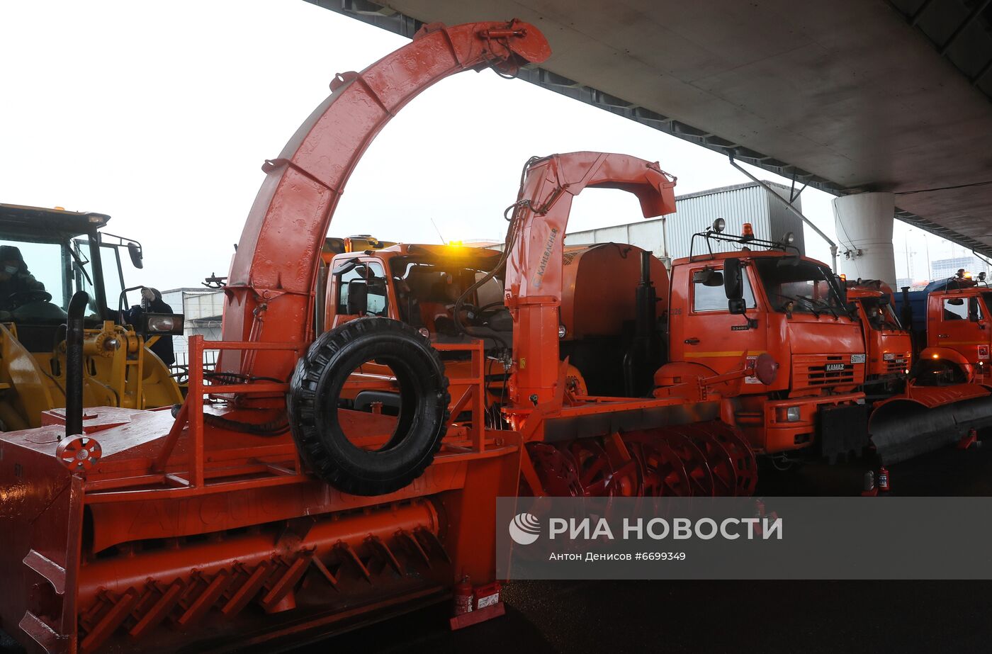 Демонстрация готовности коммунальных служб Москвы к зимнему сезону