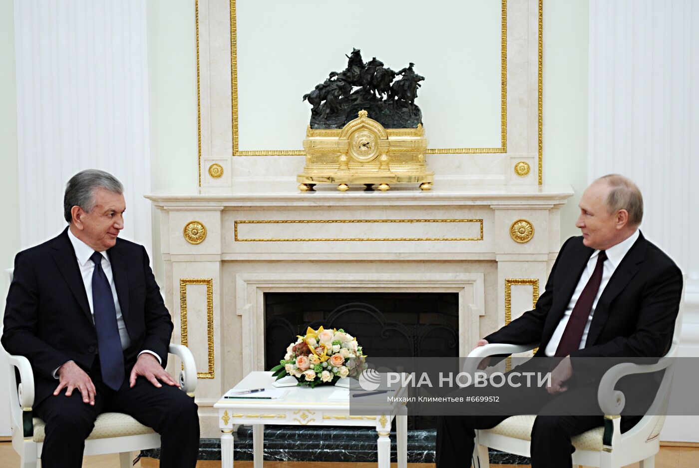 Президент РФ В. Путин встретился с президентом Узбекистана Ш. Мирзиёевым