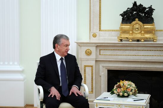 Президент РФ В. Путин встретился с президентом Узбекистана Ш. Мирзиёевым
