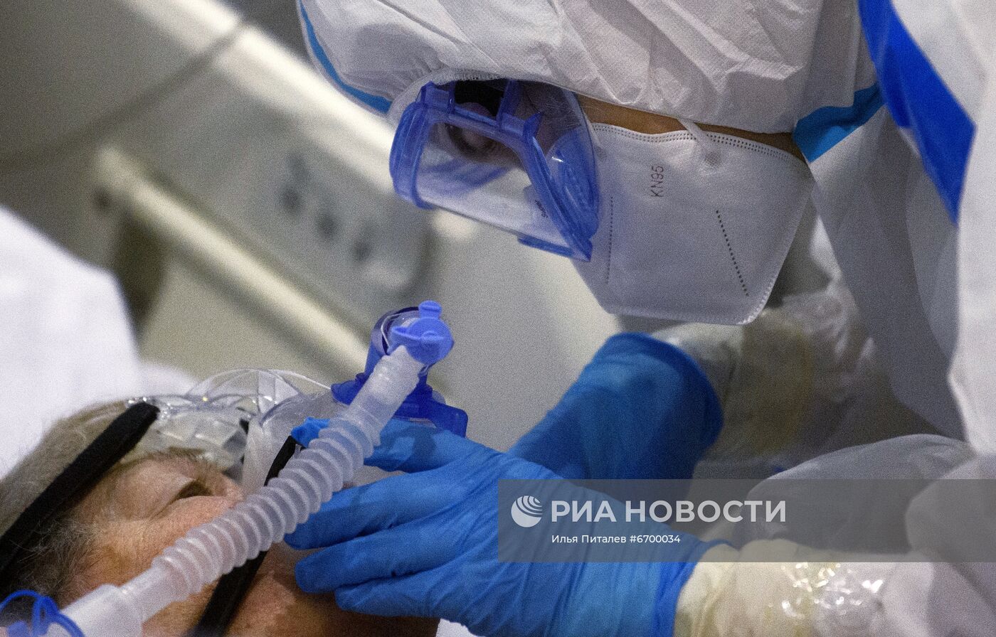 Лечение больных с COVID-19 в резервном госпитале на ВДНХ