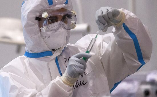 Лечение больных с COVID-19 в резервном госпитале на ВДНХ