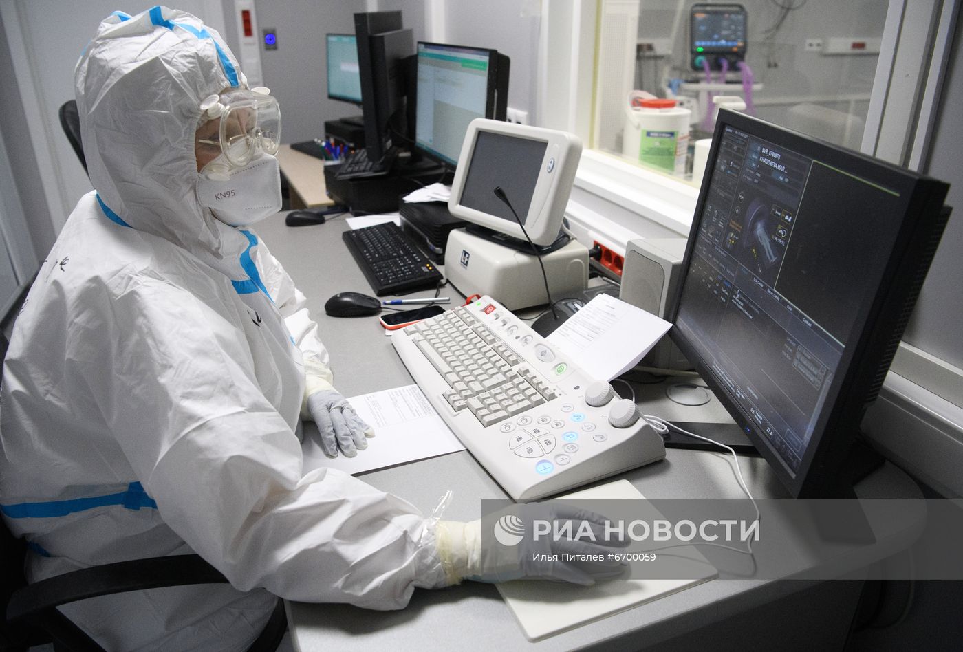 Лечение больных с COVID-19 в резервном госпитале на ВДНХ