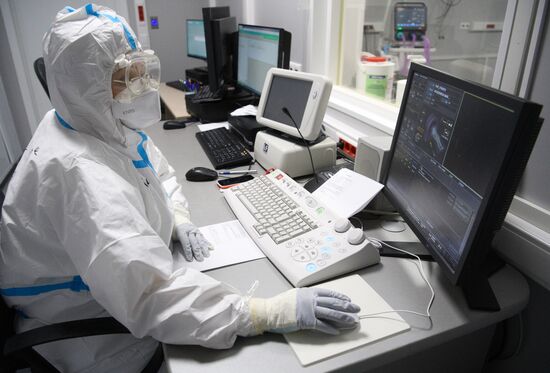 Лечение больных с COVID-19 в резервном госпитале на ВДНХ