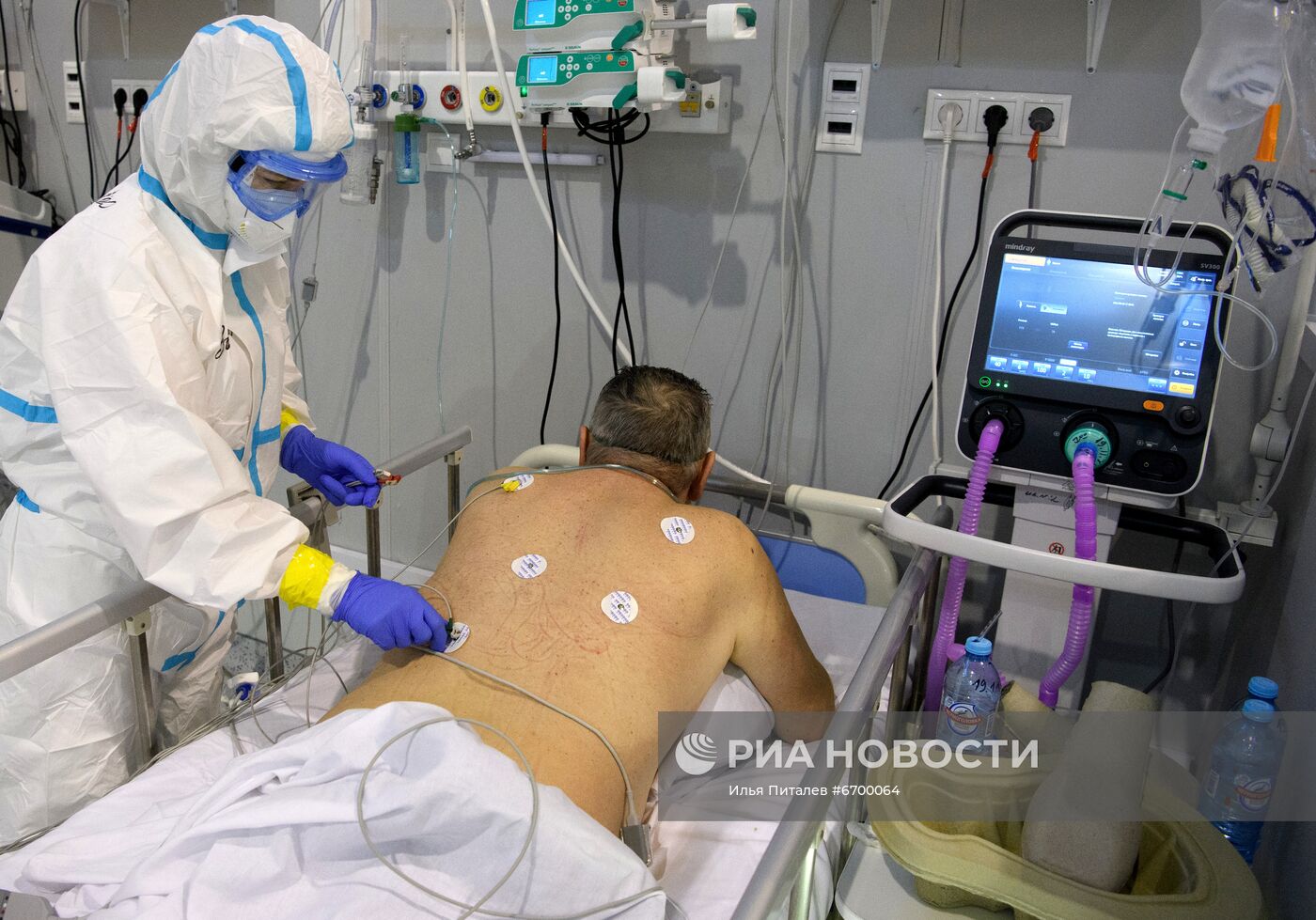 Лечение больных с COVID-19 в резервном госпитале на ВДНХ