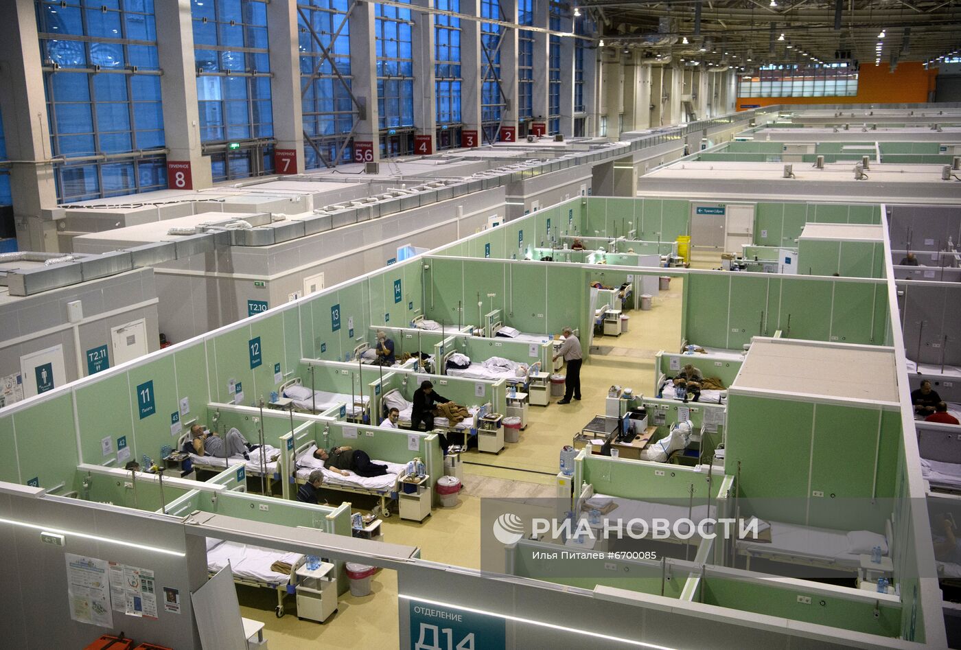 Лечение больных с COVID-19 в резервном госпитале на ВДНХ