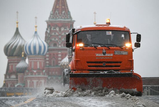 Снег в Москве