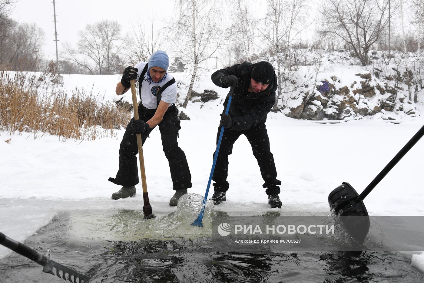 Любители зимнего купания открыли сезон в Новосибирске