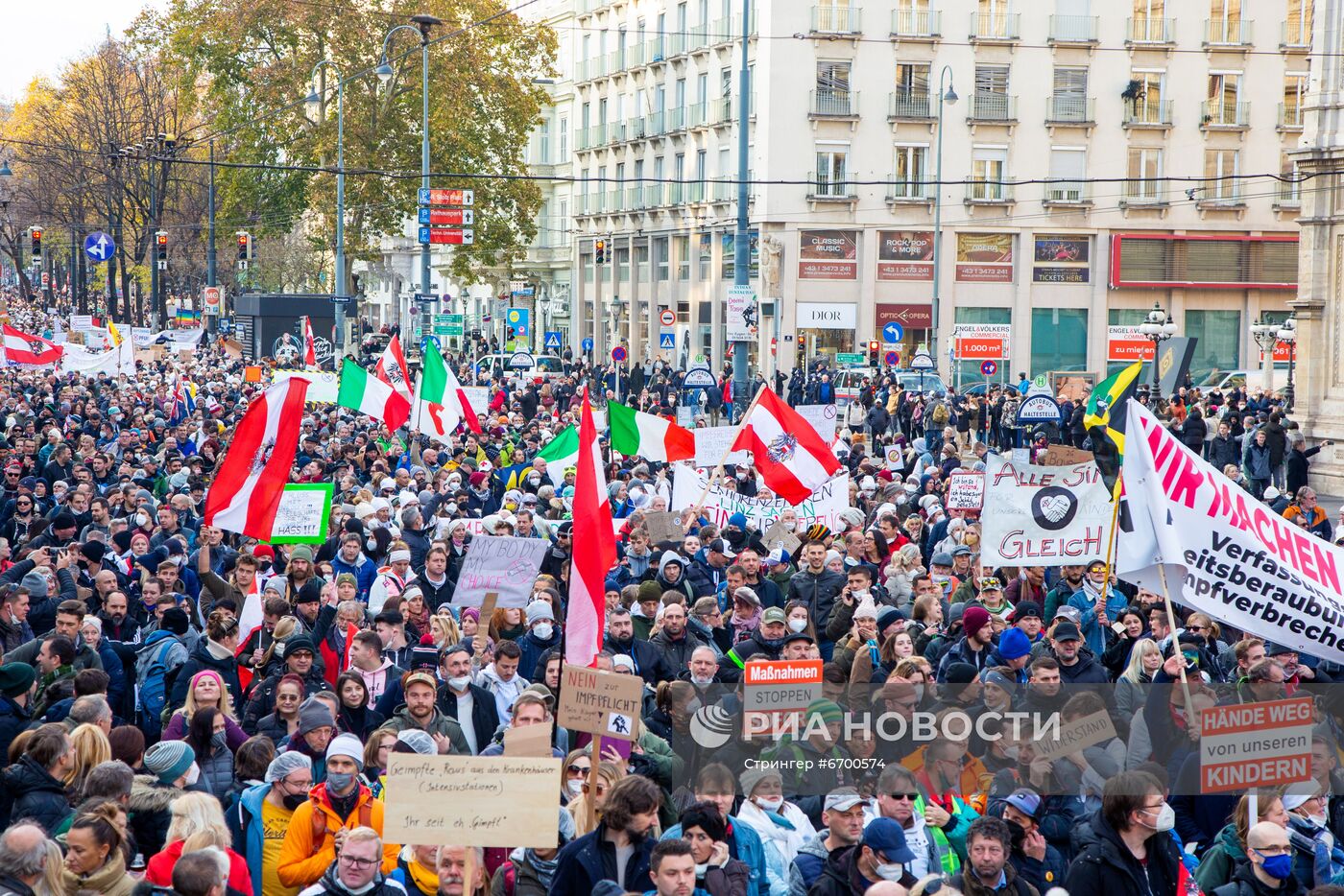 Акция против мер по противодействию коронавирусу в Австрии