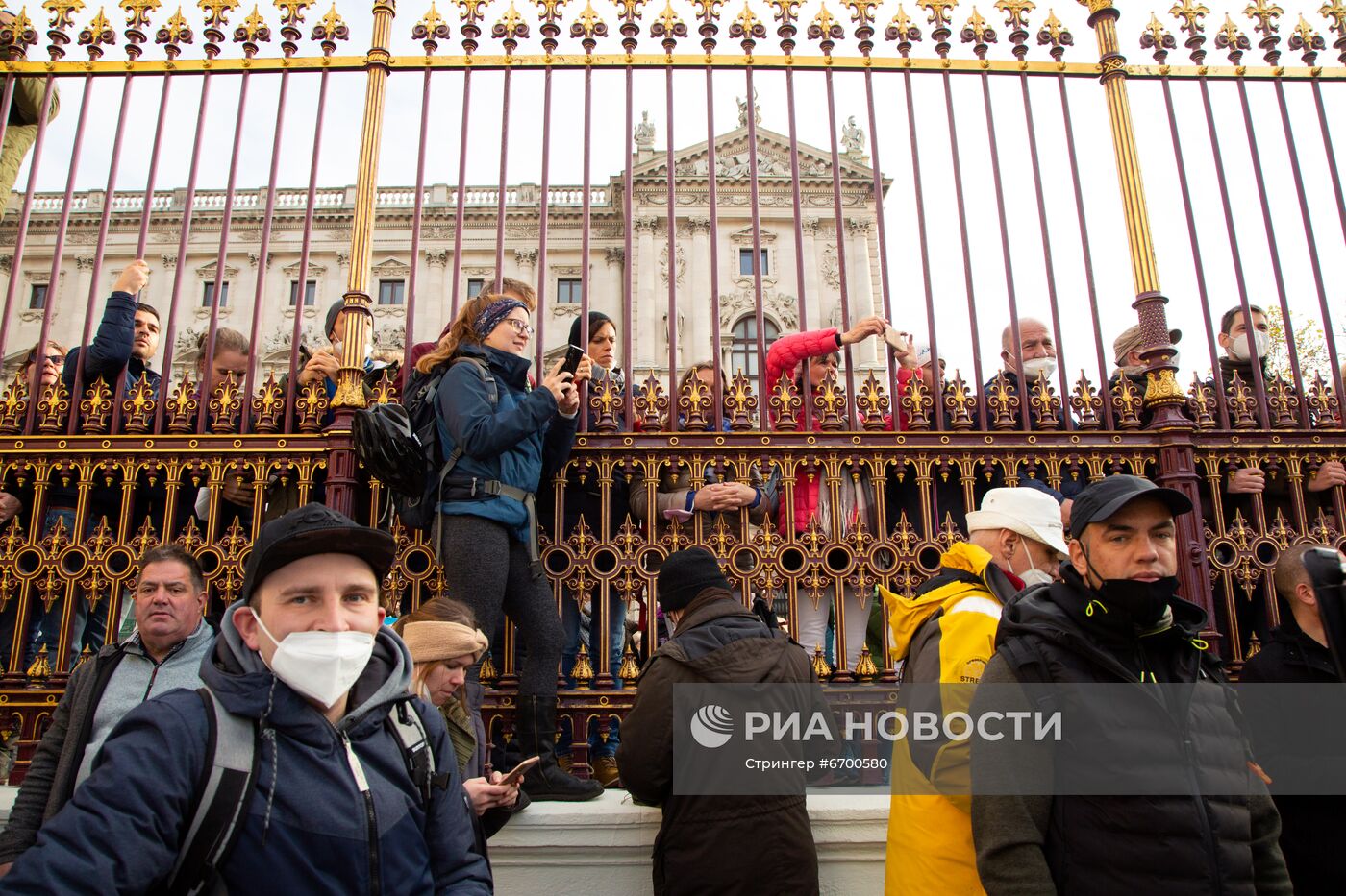 Акция против мер по противодействию коронавирусу в Австрии