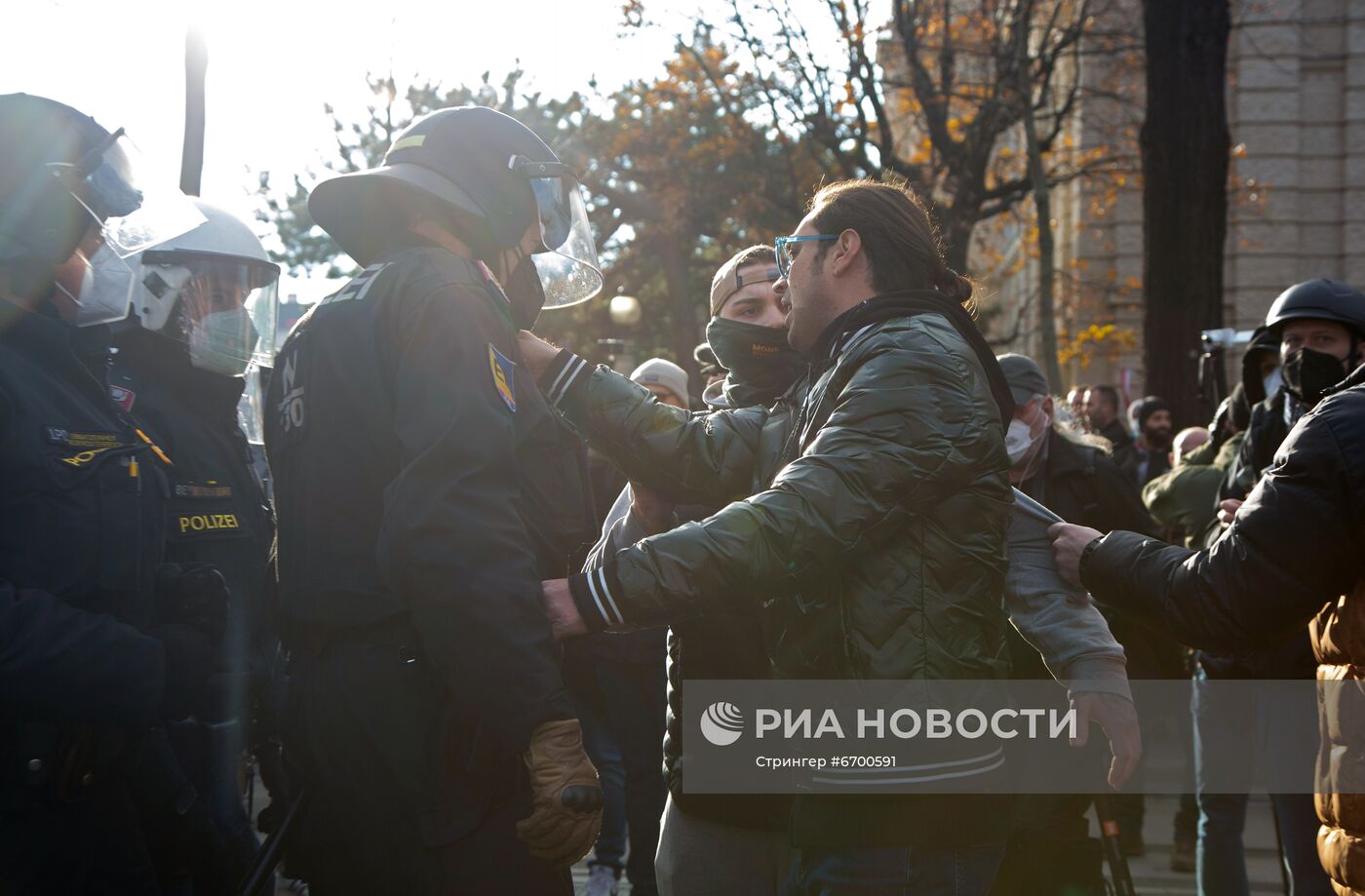 Акция против мер по противодействию коронавирусу в Австрии