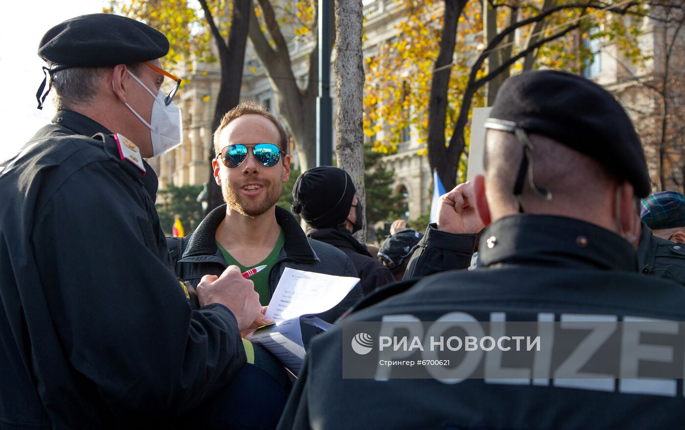 Акция против мер по противодействию коронавирусу в Австрии