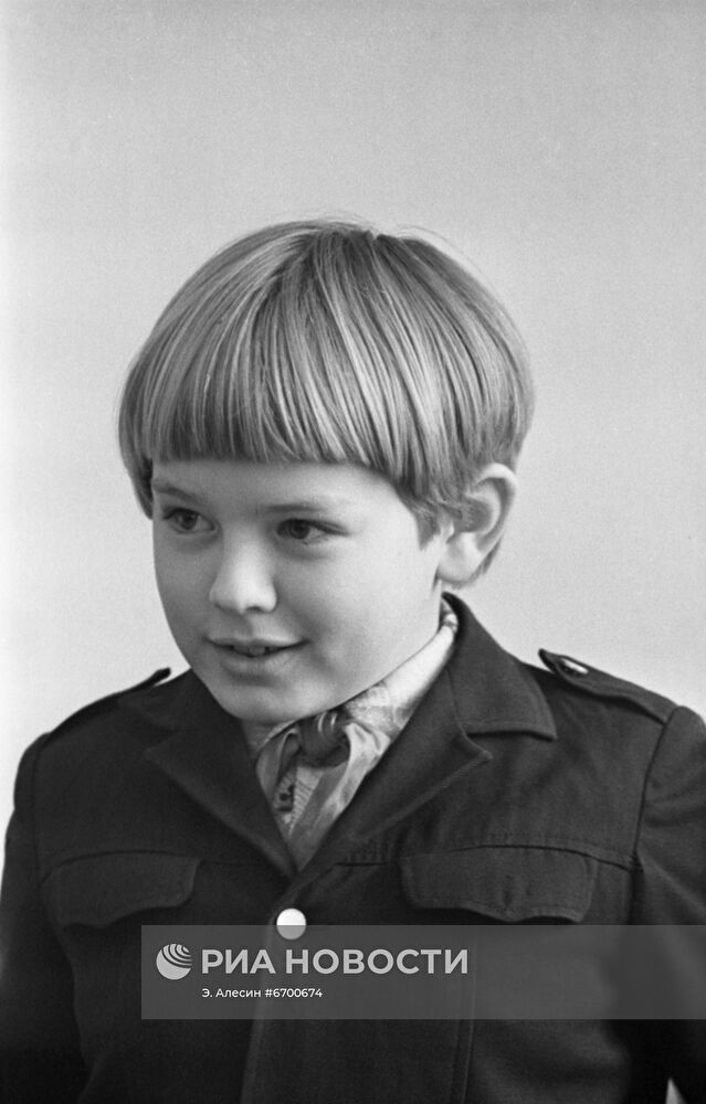 Московский школьник - член клуба интернациональной дружбы