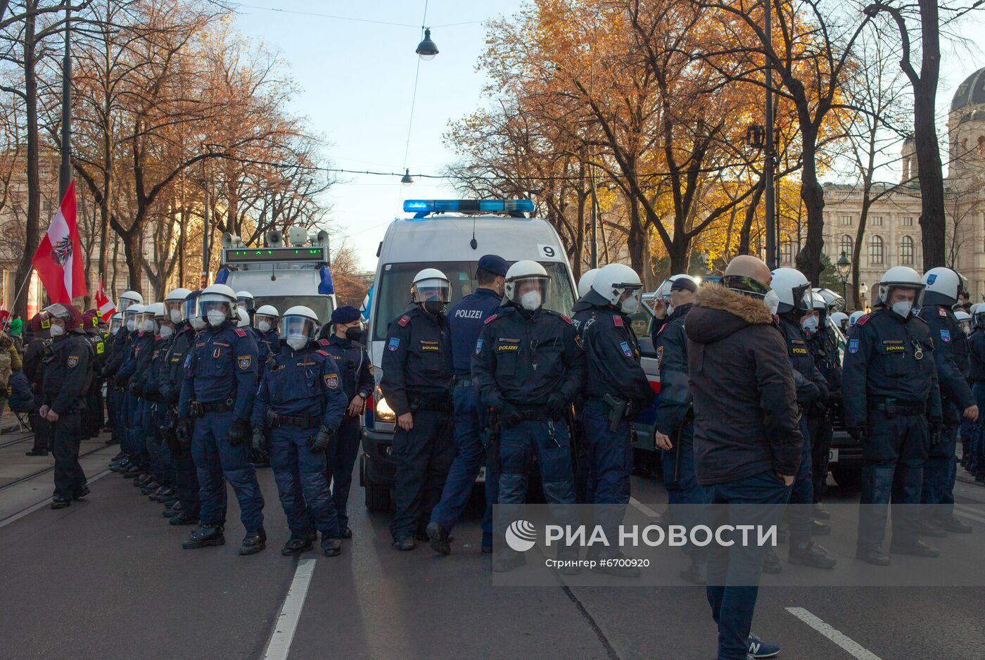 Акция против мер по противодействию коронавирусу в Австрии