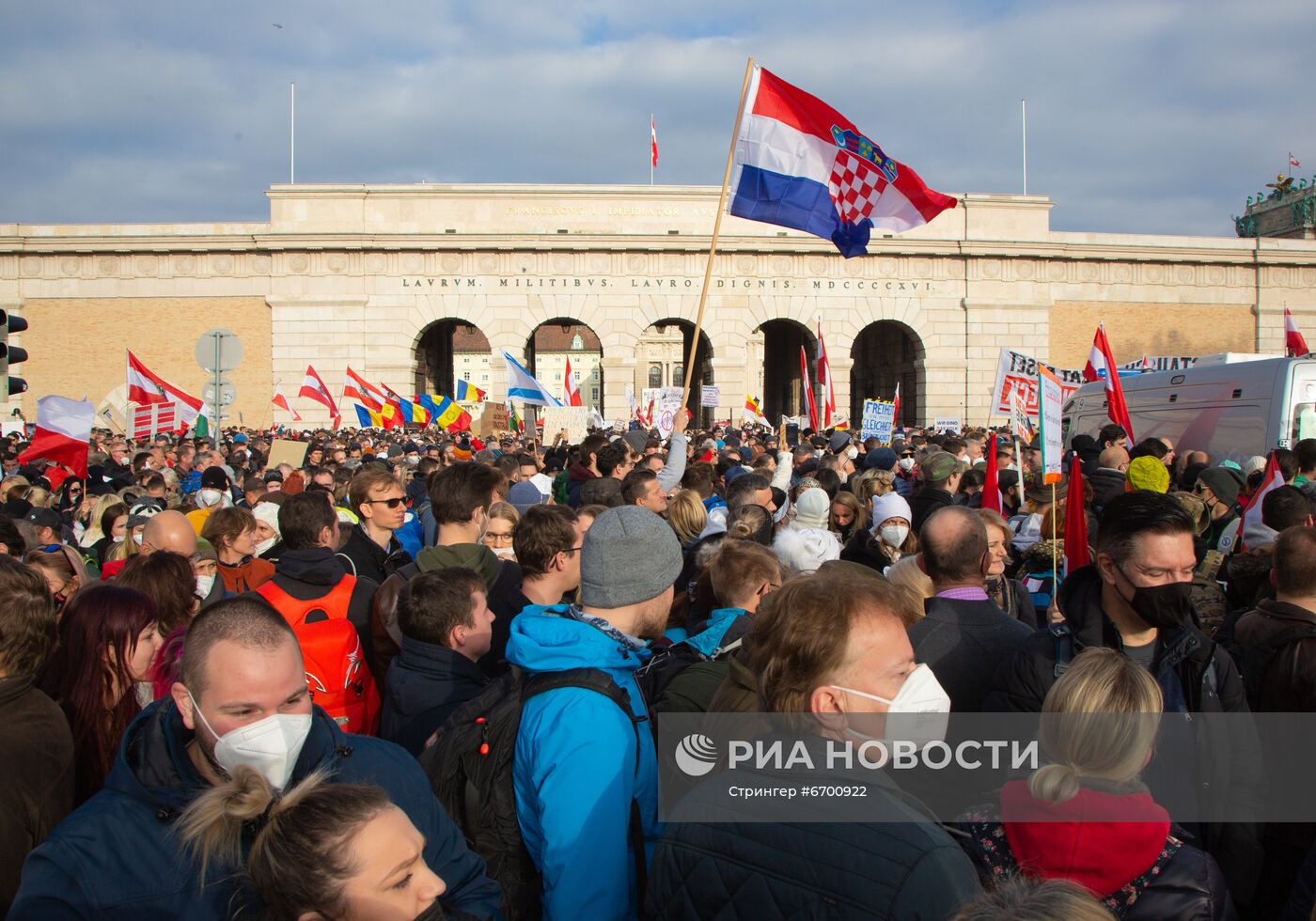 Акция против мер по противодействию коронавирусу в Австрии