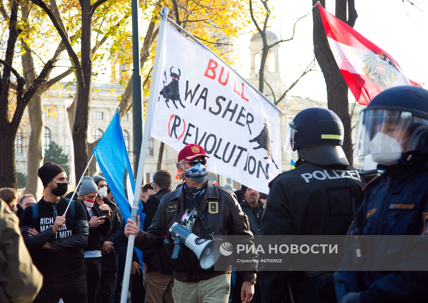 Акция против мер по противодействию коронавирусу в Австрии