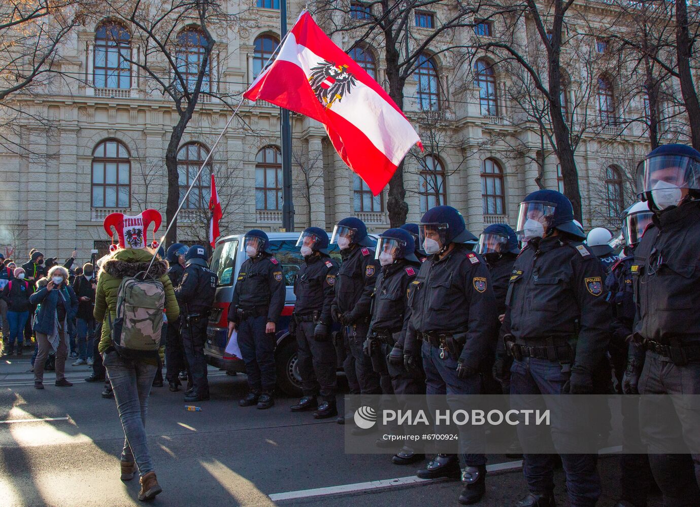 Акция против мер по противодействию коронавирусу в Австрии