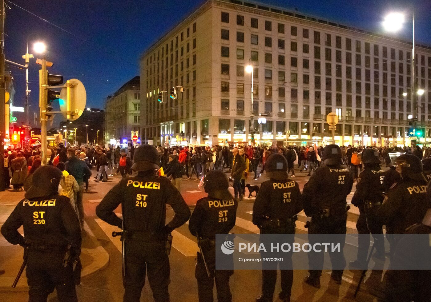 Акция против мер по противодействию коронавирусу в Австрии