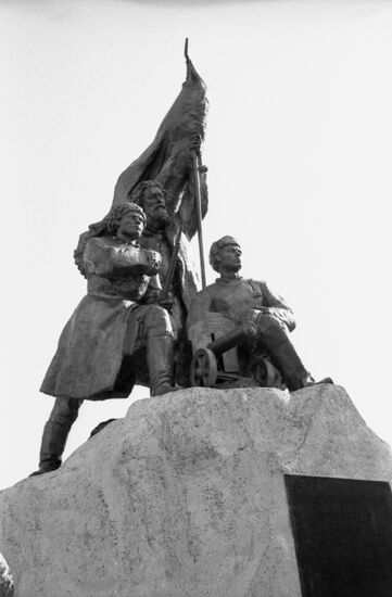 Памятник "Борцам Революции" в Иркутске