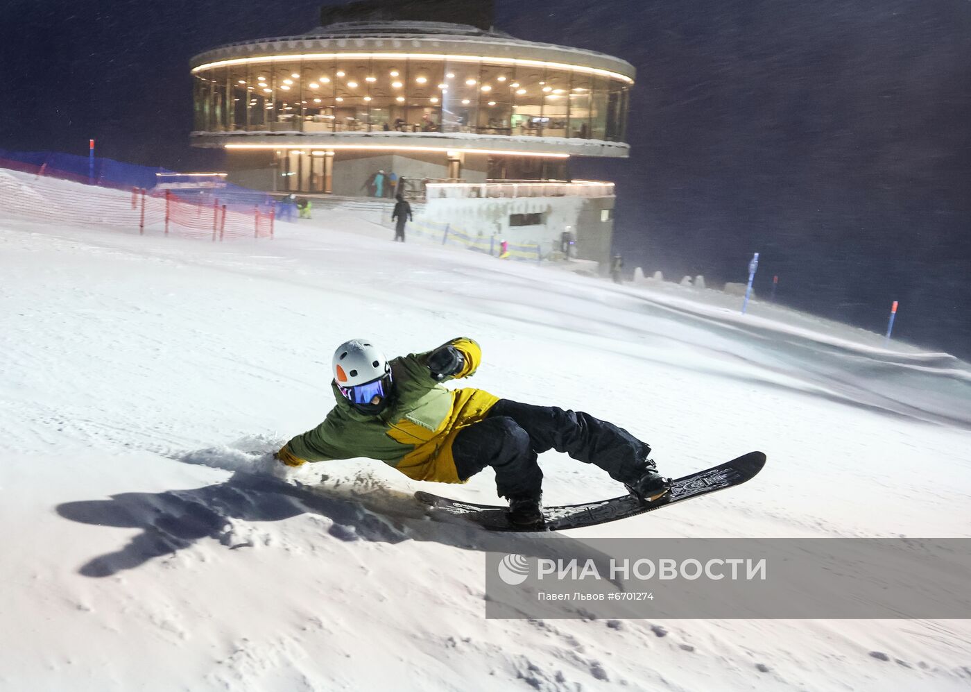 Открытие горнолыжного сезона на курорте "Большой Вудьявр" в Мурманской области