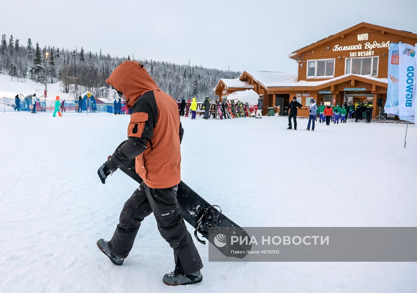 Открытие горнолыжного сезона на курорте "Большой Вудьявр" в Мурманской области