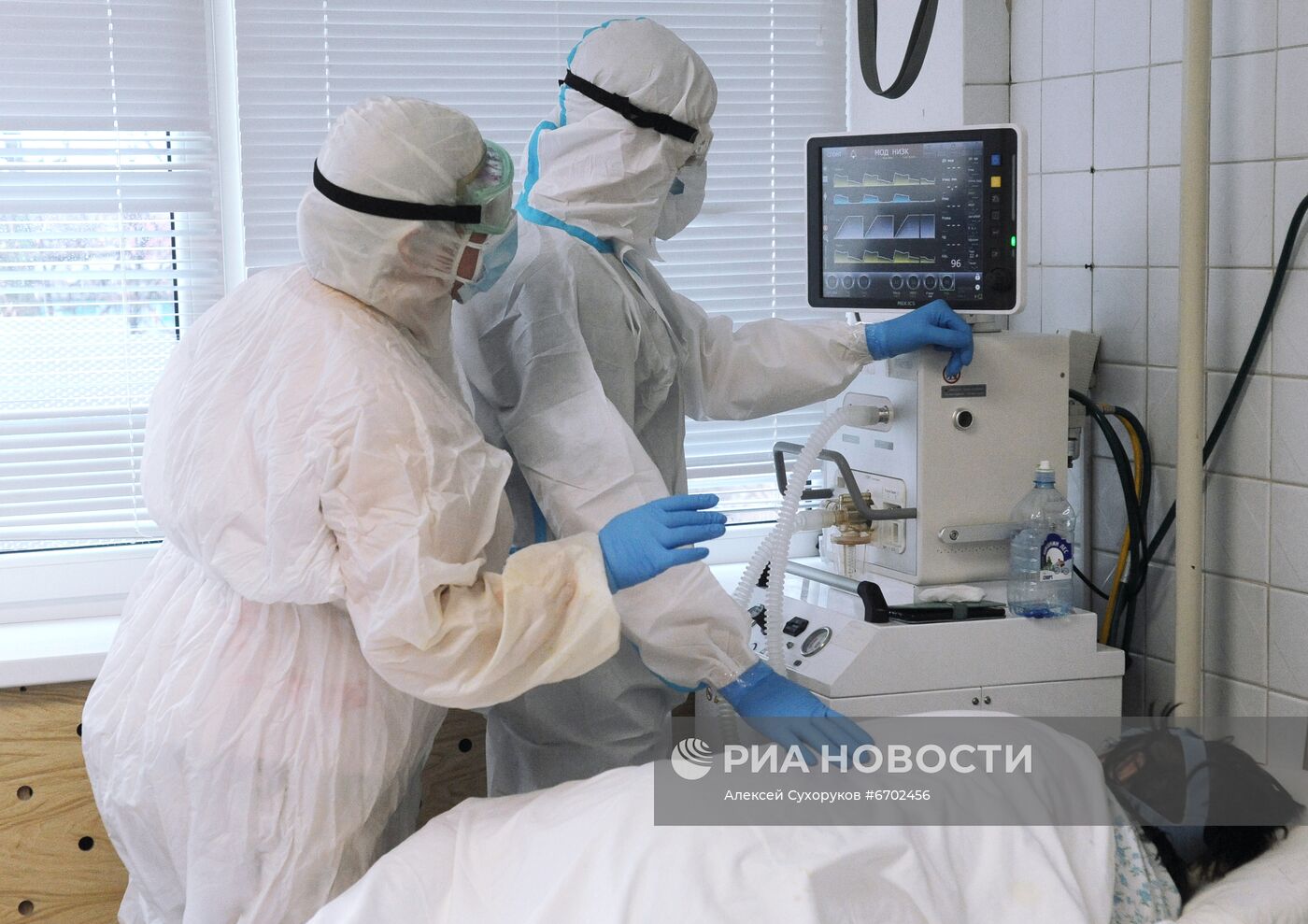 Лечение пациентов с Covid-19 в "красной зоне" больницы города Рассказово