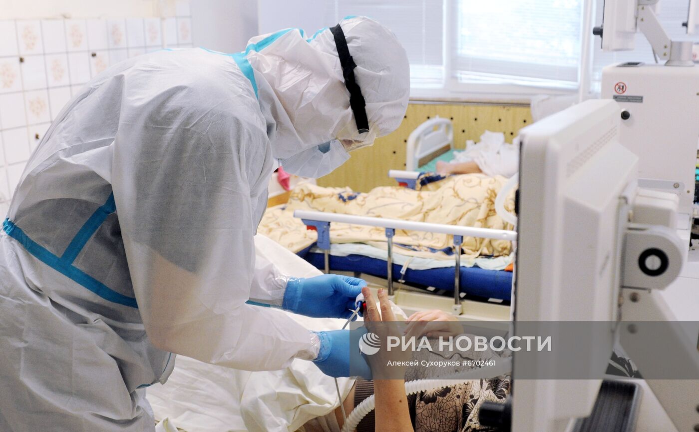 Лечение пациентов с Covid-19 в "красной зоне" больницы города Рассказово