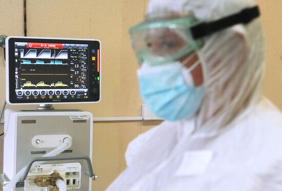 Лечение пациентов с Covid-19 в "красной зоне" больницы города Рассказово